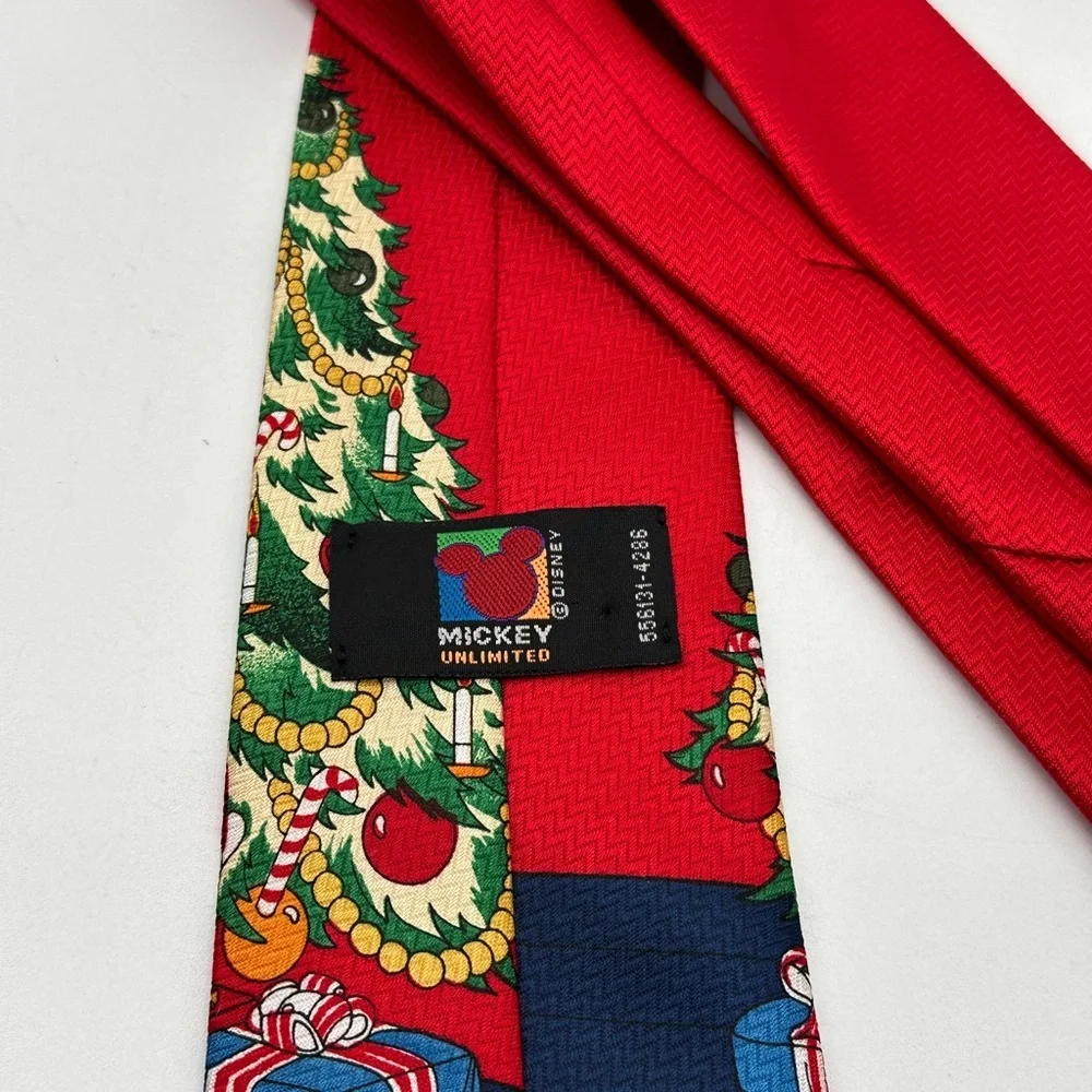 Disney‎ Mickey Unltd. red Goofy Christmas tree holiday neck tie 58 x 3.75 inches